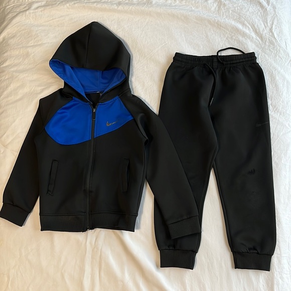 Boys matching tracksuit set . - Picture 1 of 6
